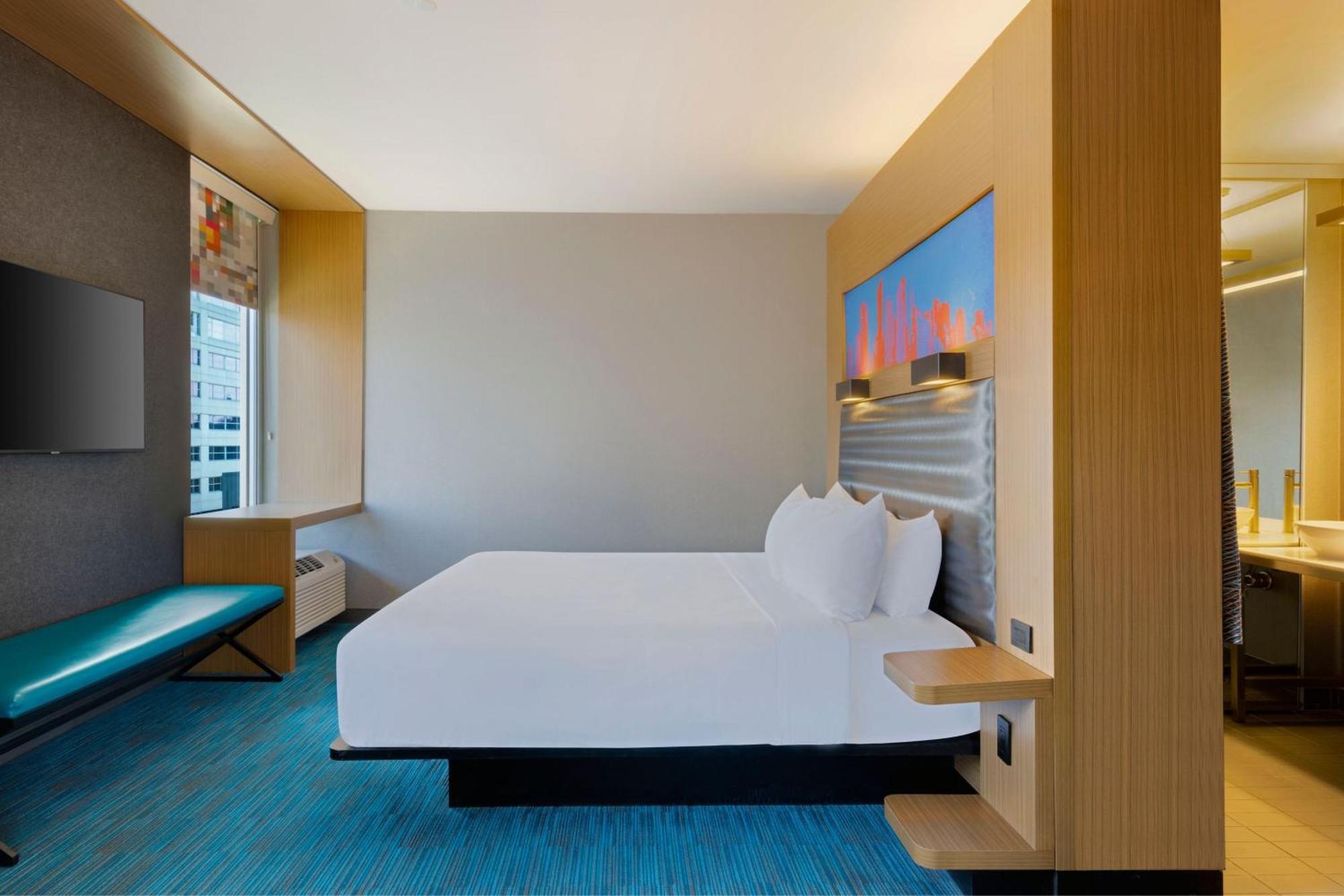 Aloft Hotel Milwaukee Downtown Exterior photo