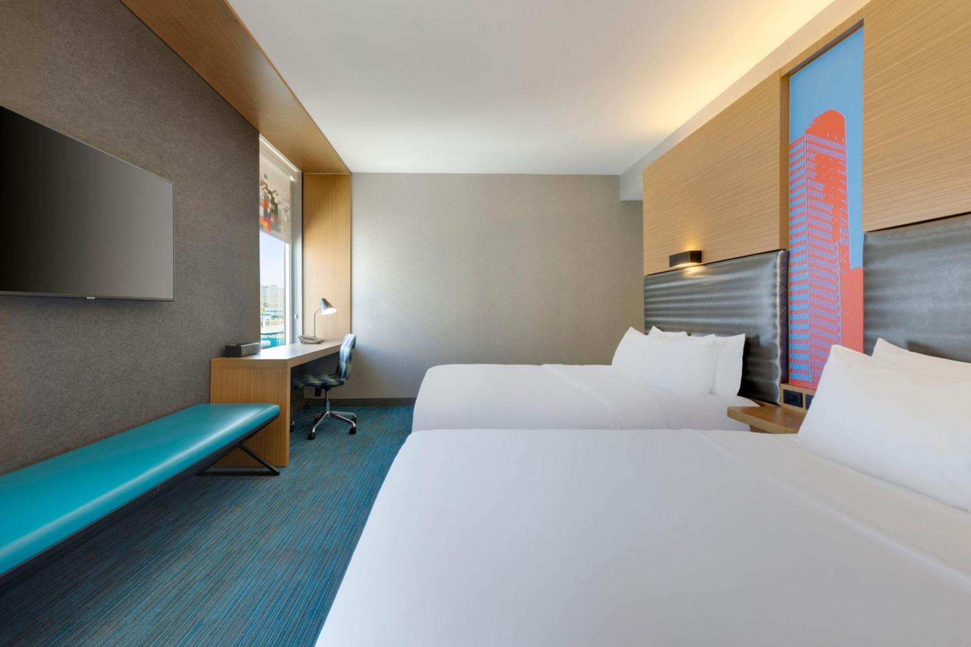 Aloft Hotel Milwaukee Downtown Exterior photo