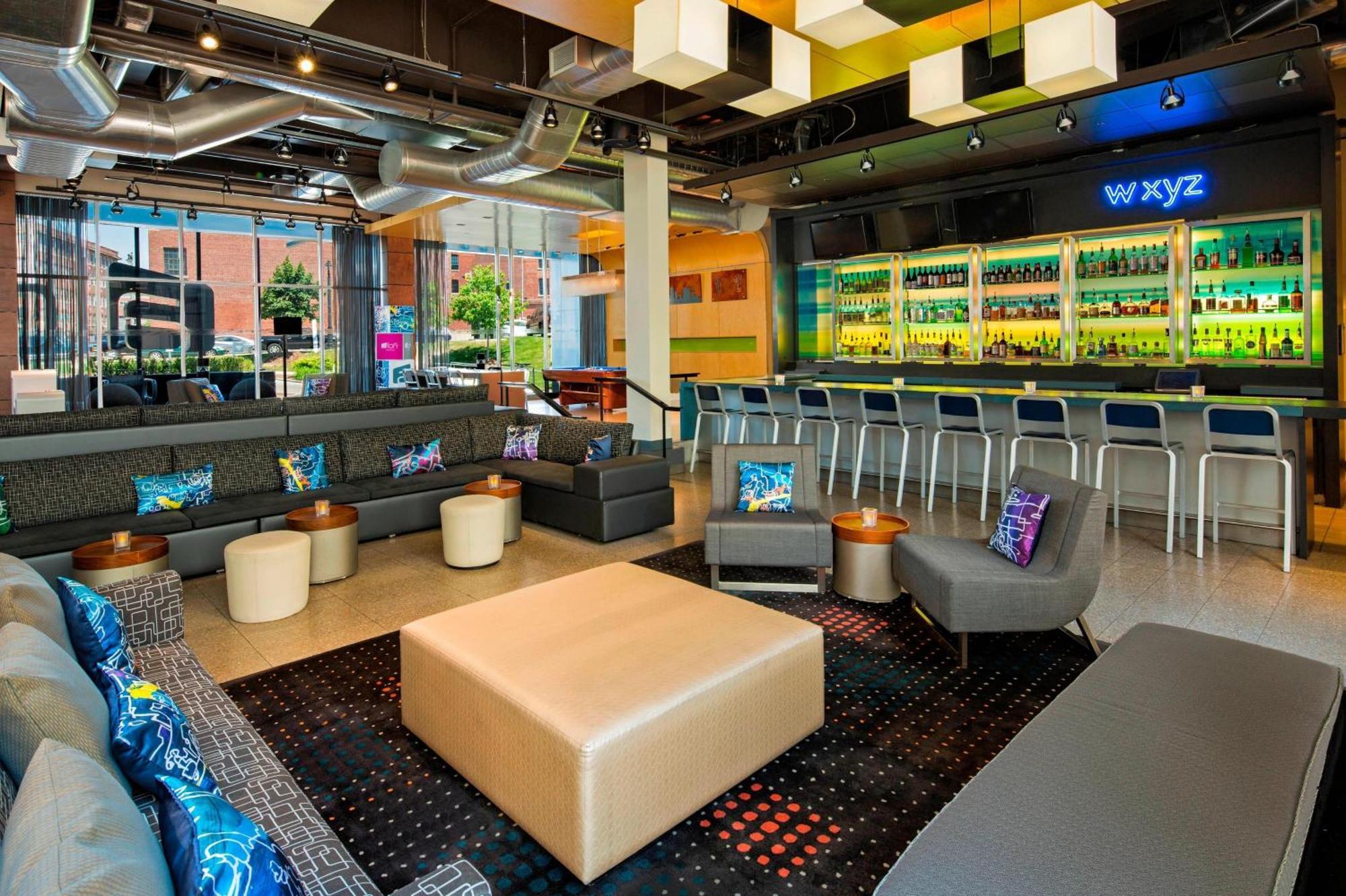 Aloft Hotel Milwaukee Downtown Exterior photo