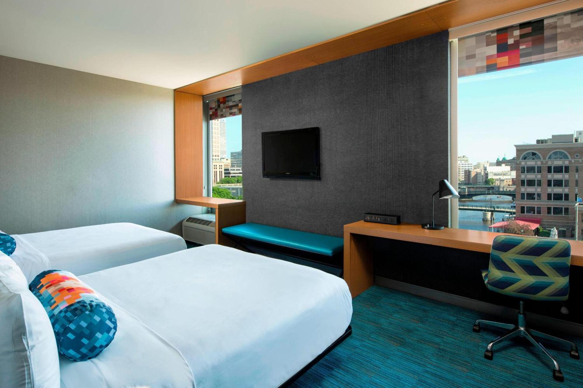 Aloft Hotel Milwaukee Downtown Exterior photo