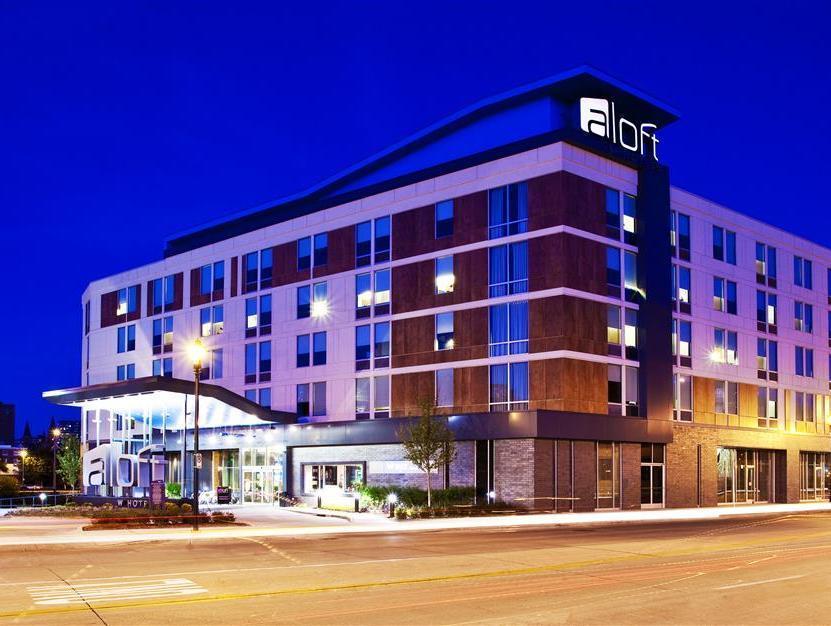 Aloft Hotel Milwaukee Downtown Exterior photo