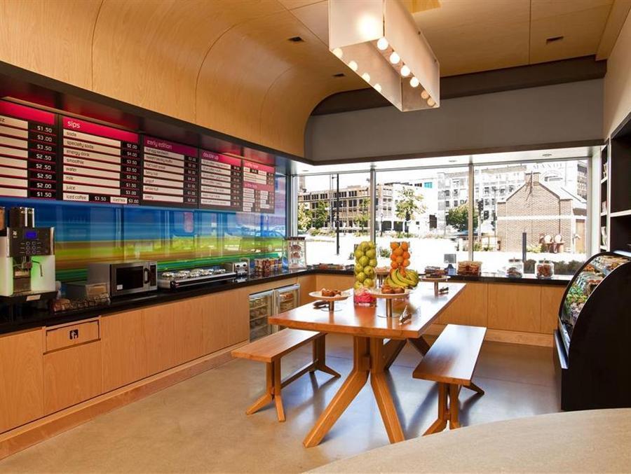 Aloft Hotel Milwaukee Downtown Exterior photo