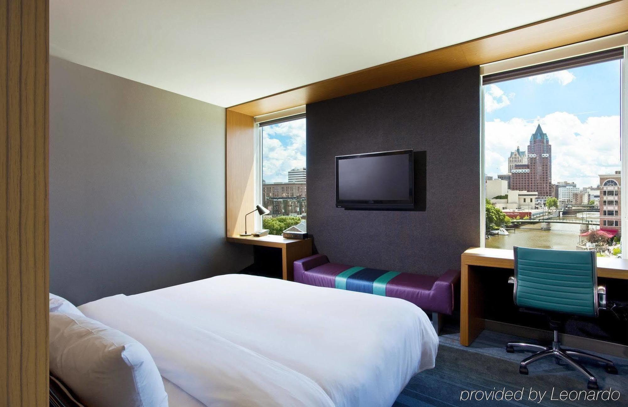 Aloft Hotel Milwaukee Downtown Exterior photo